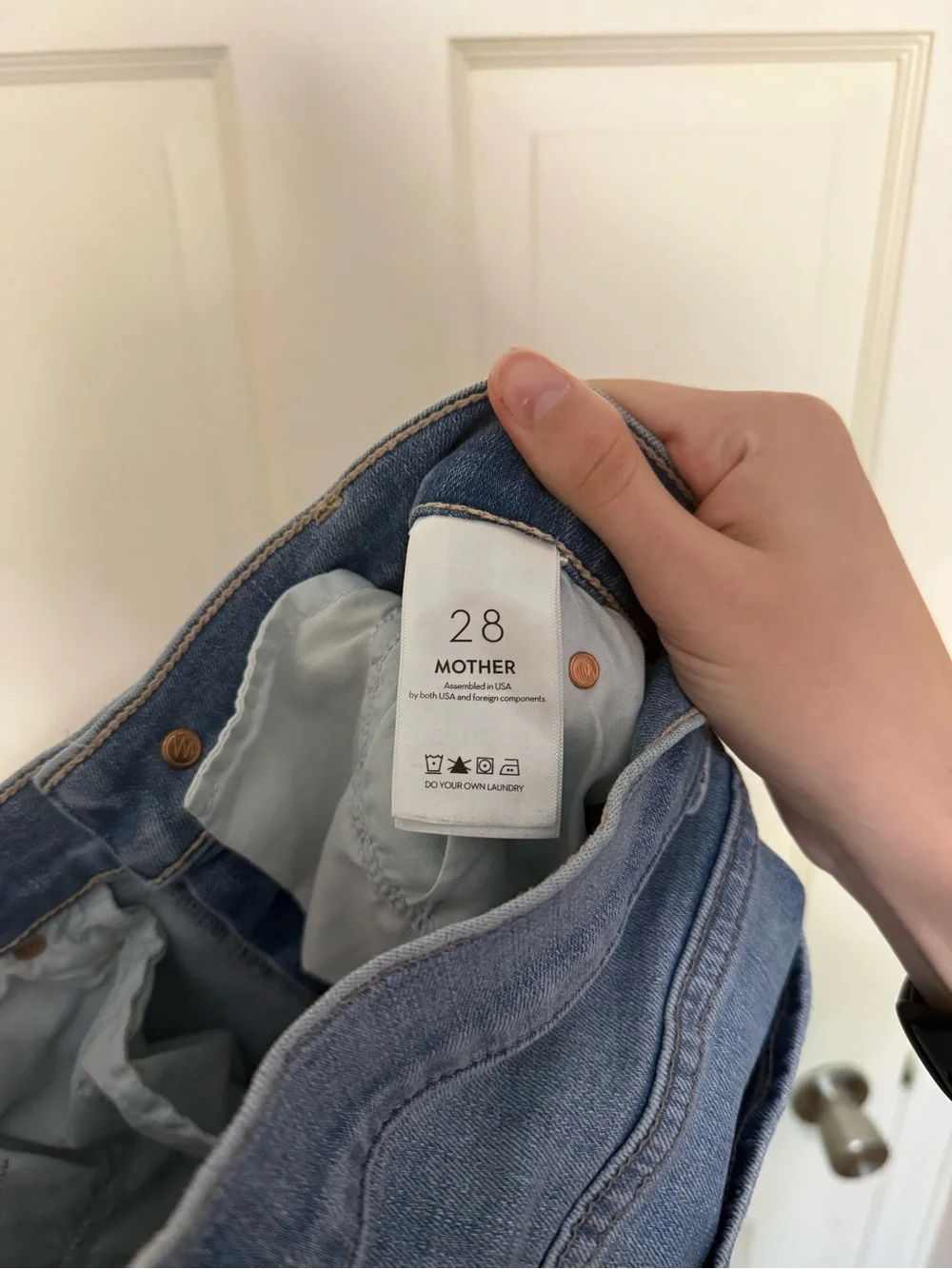 Mother The Mid Rise Dazzler Ankle Fray Jeans - 28